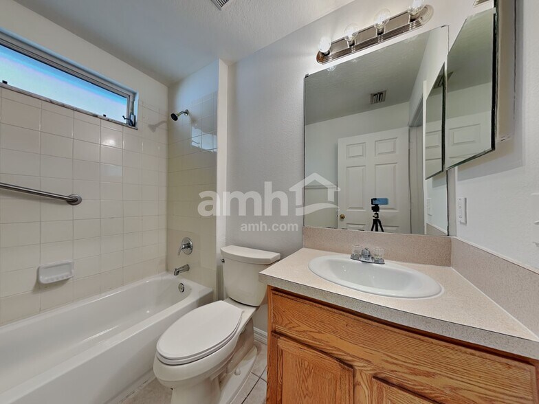 Building Photo - 15004 Shaw Rd