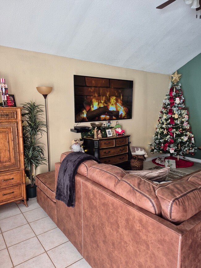 Building Photo - 2102 N Pearland Ave