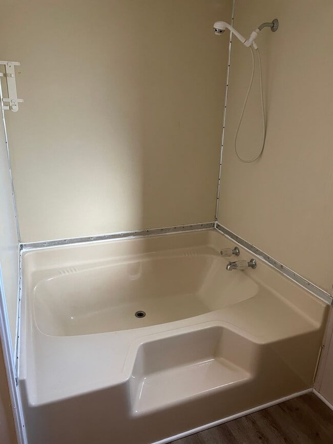 Building Photo - 2 BED, 1 BATH MOBILE HOME, WATER AND TRASH INCLUDED!