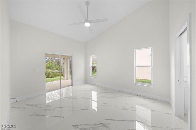 Building Photo - 3282 Sabal Springs Blvd