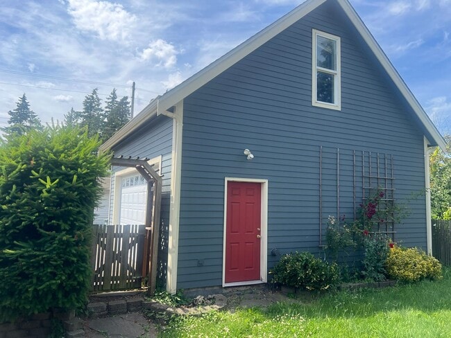 Building Photo - Cornwall Neighborhood Home