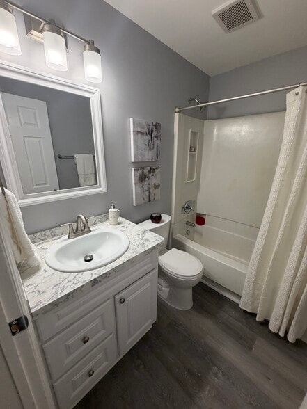 2nd bath - 102 Stone Hurst Ct