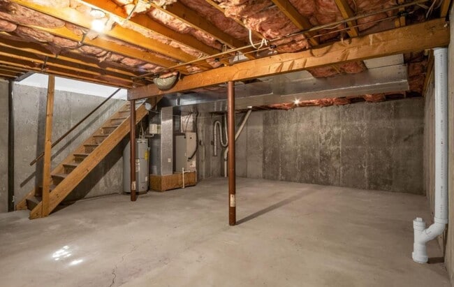 Building Photo - 653 Park Ridge Dr