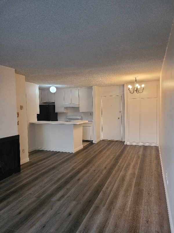 Building Photo - 160 S El Molino Ave