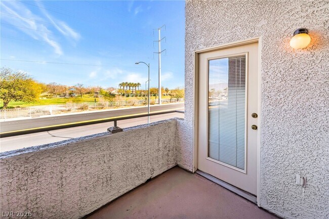 Building Photo - 3125 N Buffalo Dr