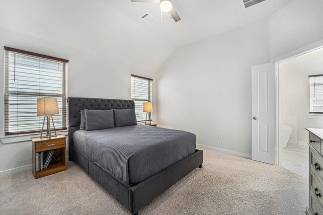 Building Photo - 16630 Lake Austin St