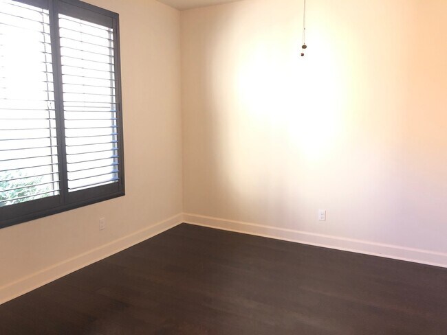 Building Photo - Stunning 4-Bedroom Home in the Desirable Gated Community of Laurel Point