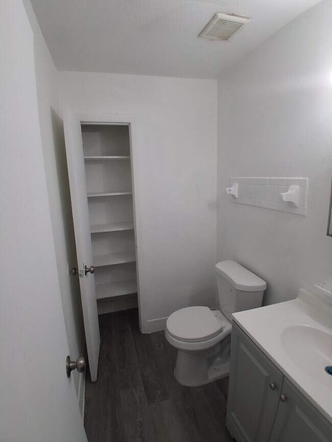Building Photo - 401 SW 13th Pl