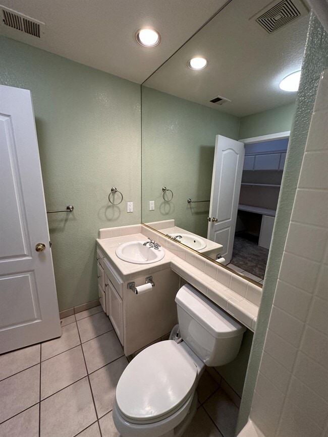 Building Photo - 2260 E Niles Ave