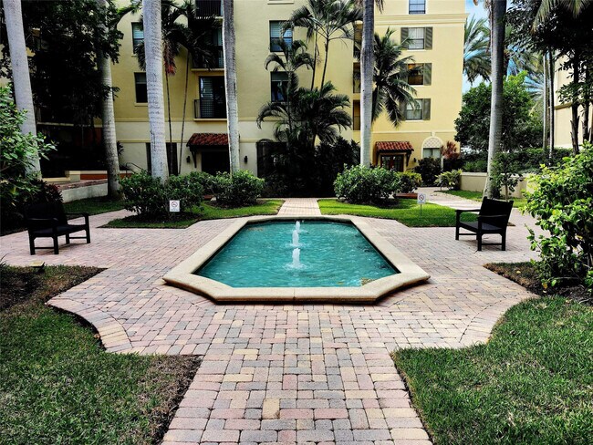 Building Photo - 720 S Sapodilla Ave