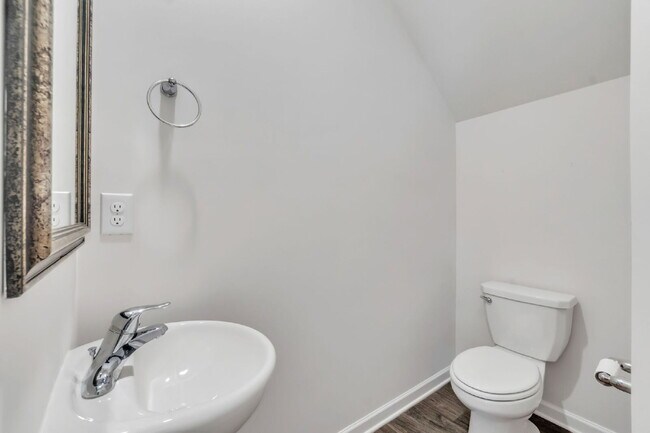 Building Photo - Beautiful 3 Bedroom / 2.5 Bath Townhome with Patio & Community Amenities $1,725/mo rent