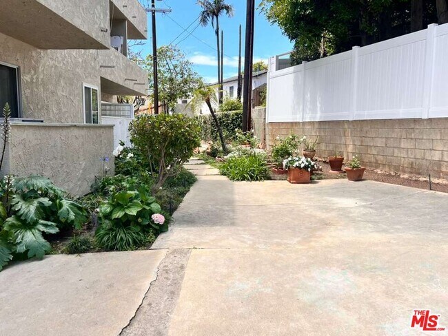 Building Photo - 16169 Sunset Blvd