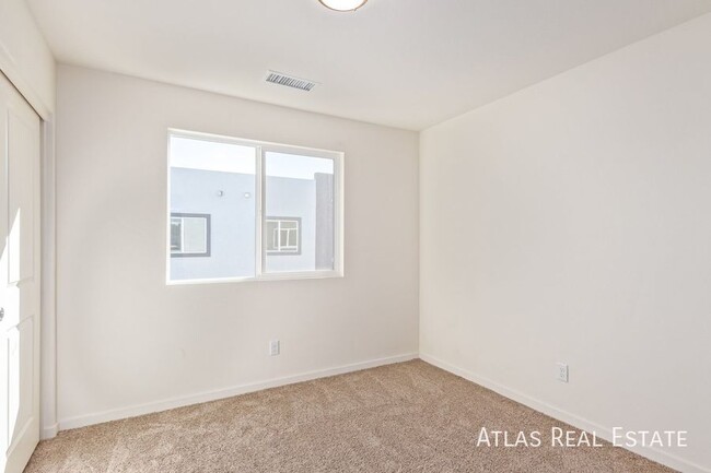 Building Photo - 4 WEEKS FREE RENT IF MOVED IN BY 3/31!  Ur...