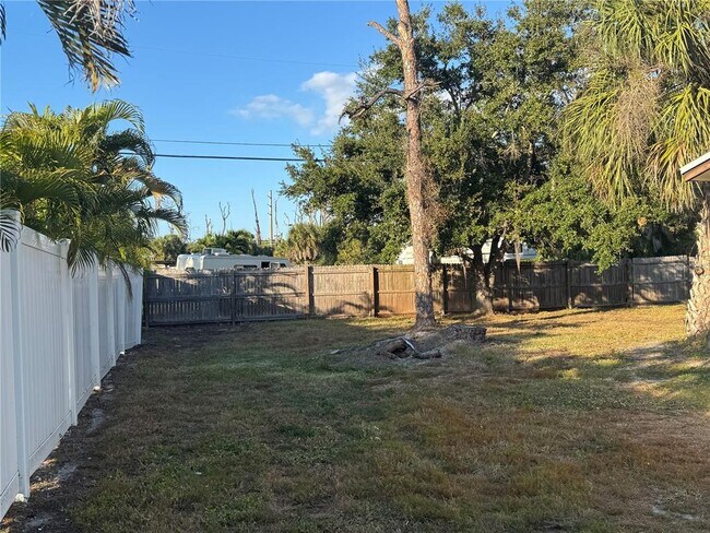 Building Photo - 7500 Beckers Ln