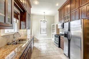 Building Photo - 306 Dennis St