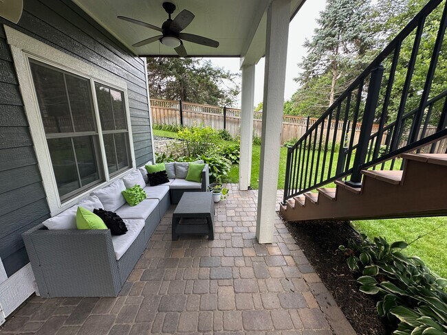 Building Photo - 4015 Wood End Dr