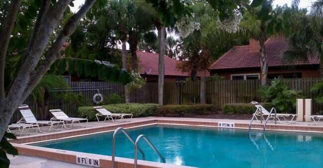 Building Photo - Beautiful  Furnished 1/1 condo x Rent  in Winter Park Next to Full Sail University !