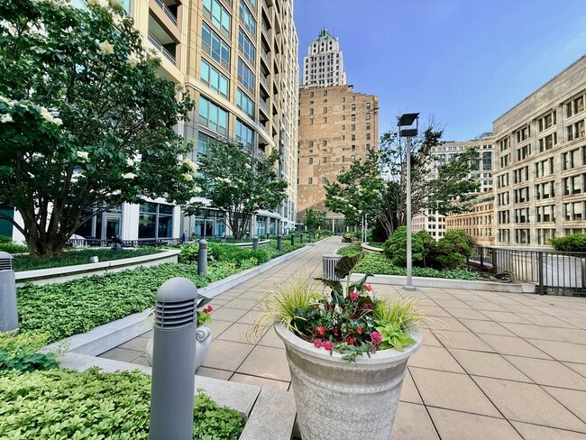 Building Photo - 130 N Garland Ct