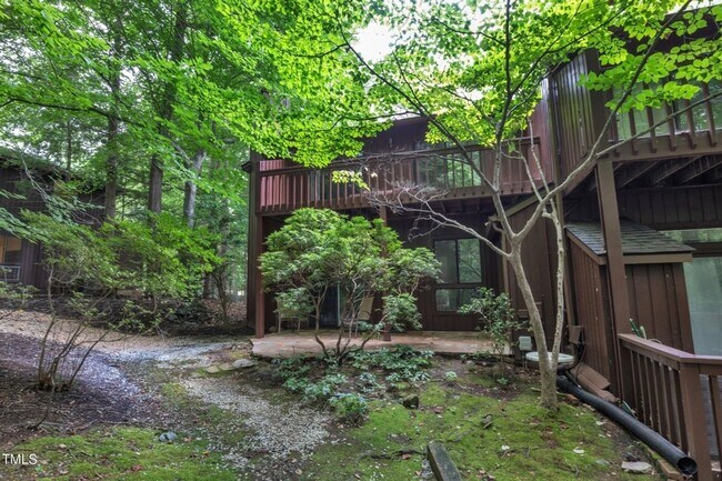 Building Photo - Spacious and Renovated 3BR Townhome in Cha...