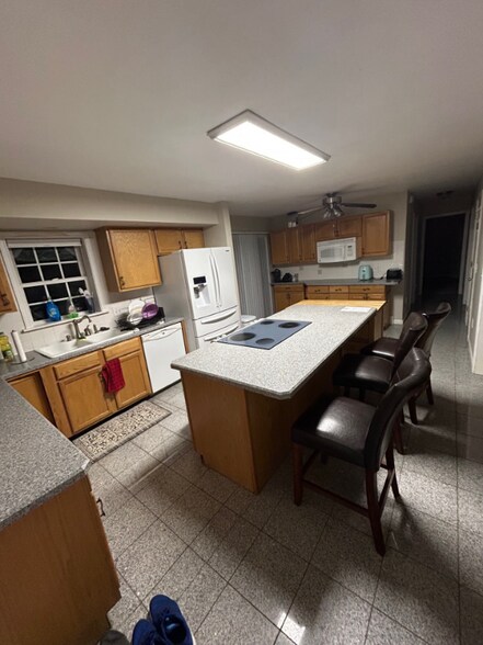 Building Photo - 269 South Rd