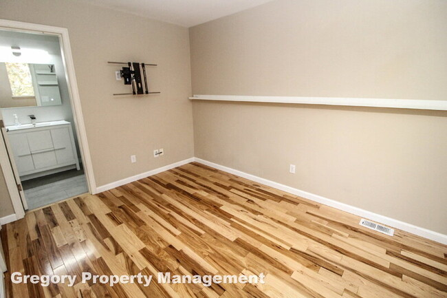 Building Photo - 11342 NE 67th St