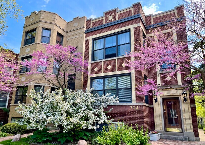 Building Photo - 734 Mulford St