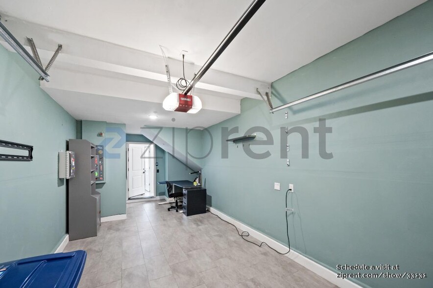 Building Photo - 369 Arc Ct