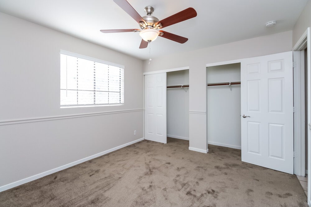 Building Photo - 921 S Val Vista Dr
