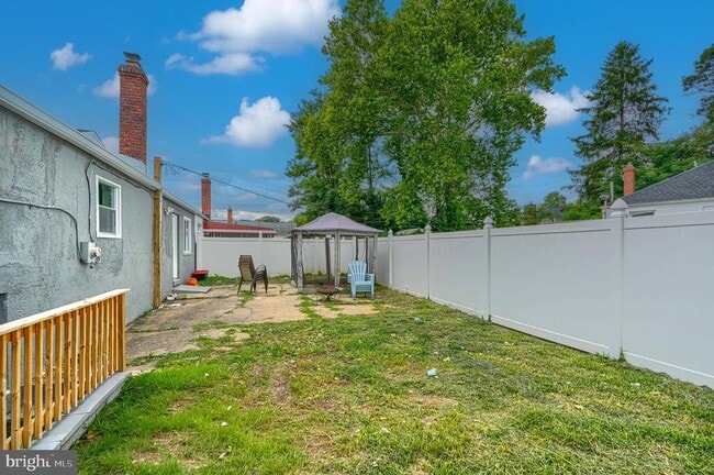 Building Photo - 4722 Raspe Ave