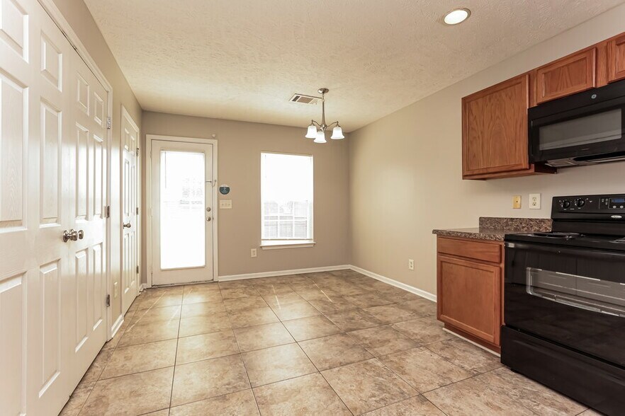 Building Photo - 165 Howard Woody Dr