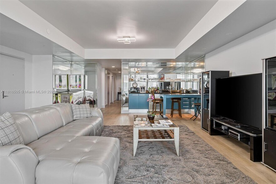 Building Photo - 3535 S Ocean Dr