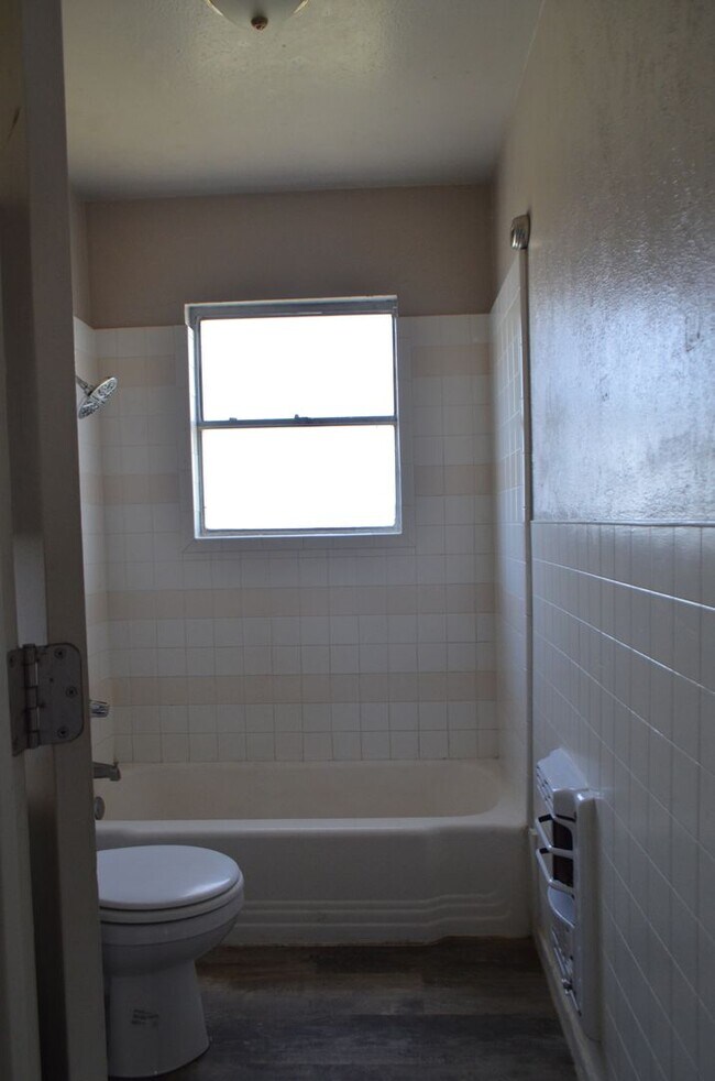 Building Photo - 1008 S 9th St