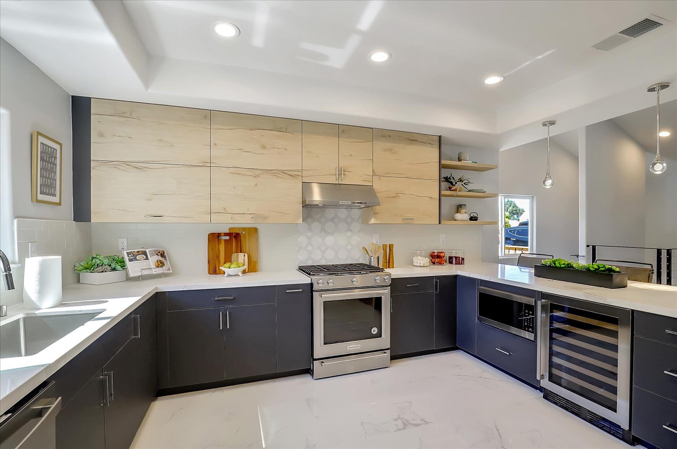 Building Photo - 914 Everett Ave