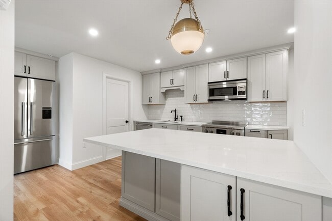 Building Photo - 32 Beacon St