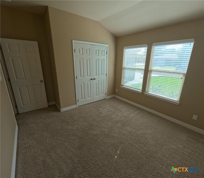 Building Photo - 2902 Lenora Dr