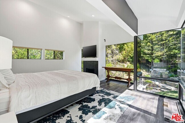 Building Photo - 2350 Benedict Canyon Drive