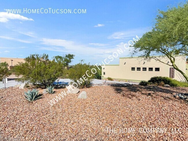 Building Photo - 5661 N Vista Karina Mia