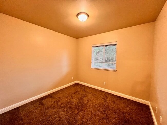 Building Photo - 2165