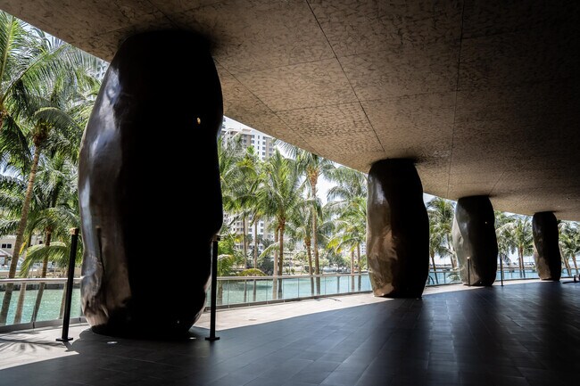 Building Photo - 495 Brickell Ave