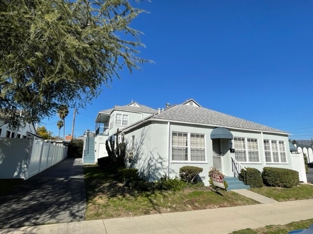 Building Photo - 10117 Camarillo St