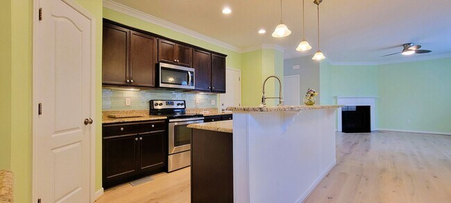Building Photo - Large 4 bedroom 3 1/2 bath home that backs up to the 15th green in Magnolia Green.