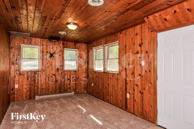 Building Photo - 2440 Cherry Ln