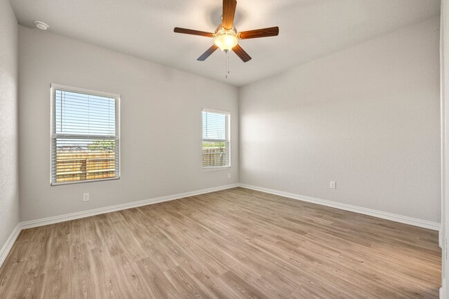 Building Photo - GORGEOUS 3 BEDROOM DUPLEX LOCATED IN CONVERSE, TX!