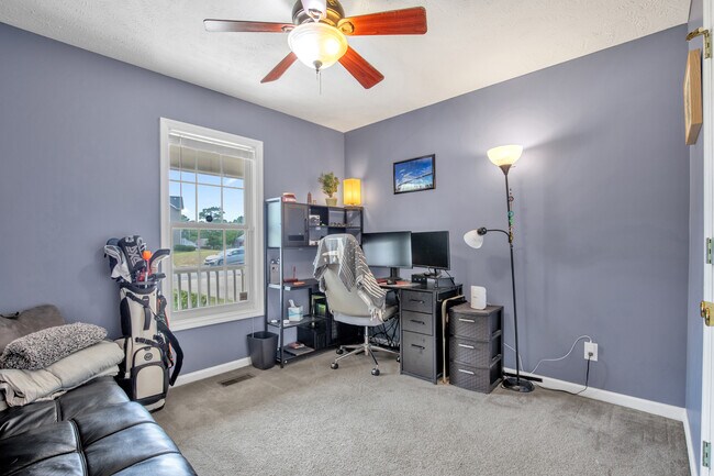 Building Photo - 703 Fairbluff Dr