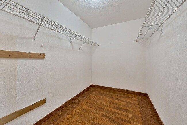 Building Photo - Spacious 4-Bedroom Home, Beautifully Maint...