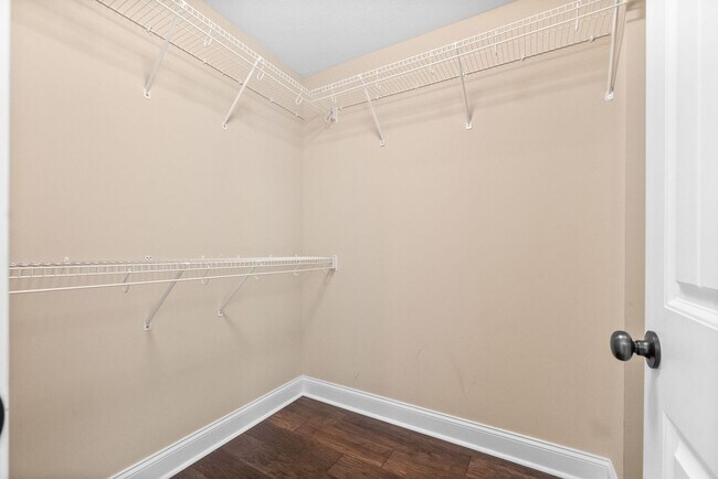 Building Photo - 3 Bedroom 2 Bath Home For Rent Near Post!