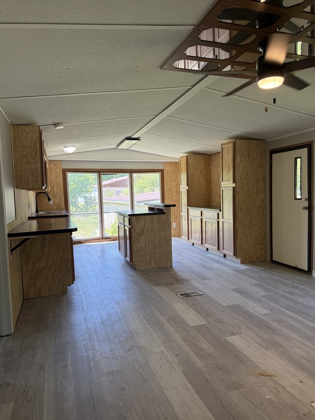 Building Photo - 4617 US-60
