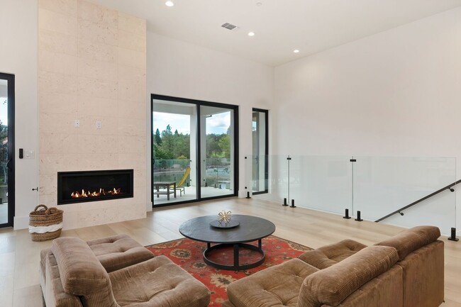 Building Photo - Waterfront 4 bed 4 bath 3,887 sq. ft.