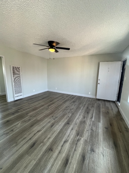 Building Photo - 1060 W 117th St