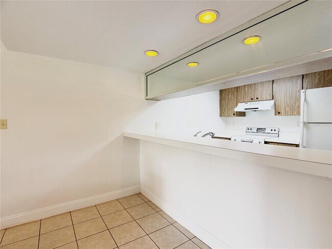 Building Photo - 3033 Camelot Dr